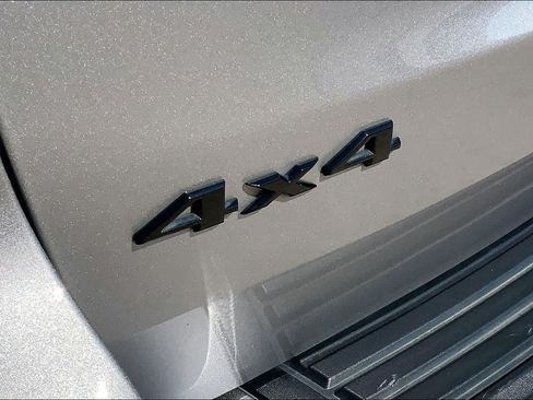 Used 2020 Jeep Grand Cherokee Altitude AWD/4WD image 9
