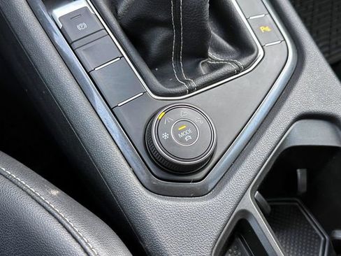 Used 2022 Volkswagen Tiguan SE R-Line image 30