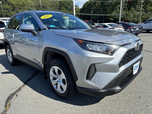 Used 2022 Toyota RAV4 LE w/ Carpet Mat Package (TMS) AWD/4WD image 8
