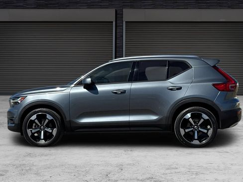 Used 2019 Volvo XC40 T5 Momentum image 7