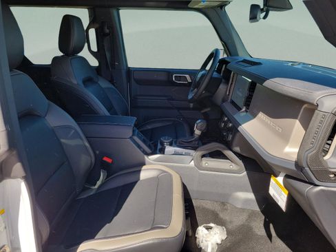 New 2025 Ford Bronco Outer Banks w/ Sasquatch Package AWD/4WD image 29
