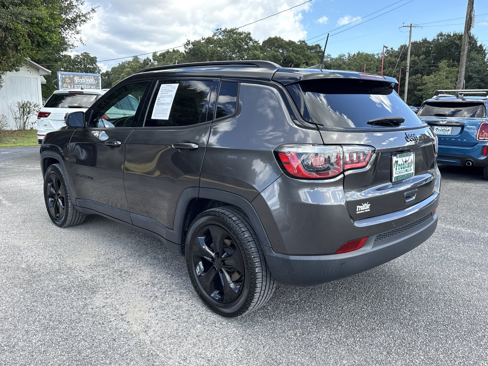 Used 2019 Jeep Compass Latitude FWD image 3