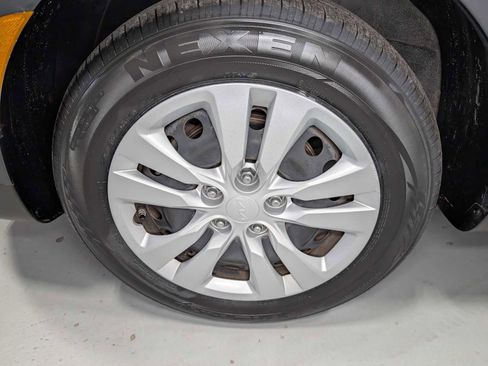 Certified 2023 Kia Soul LX image 3