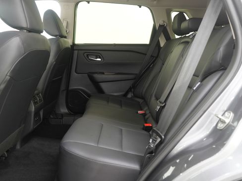 Used 2024 Nissan Rogue SV w/ SV Premium Package image 15