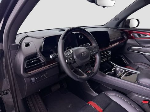 Used 2025 Chevrolet Traverse RS AWD/4WD image 9