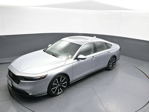 Certified 2025 Honda Accord Touring image 33