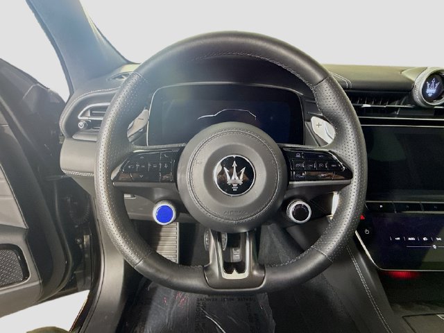 Used 2025 Maserati Grecale GT AWD/4WD image 12