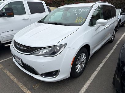 Used 2019 Chrysler Pacifica Touring-L w/ Advanced Safetytec Group