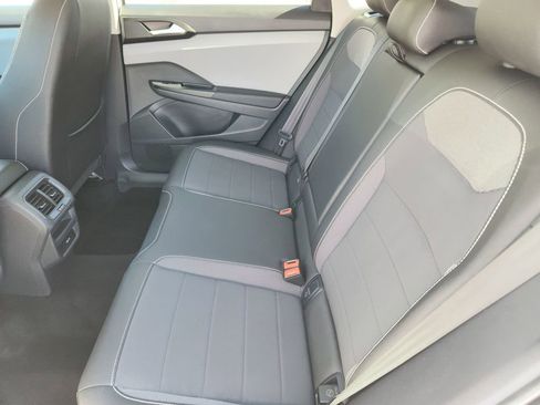 Used 2023 Volkswagen Taos SE w/ Panoramic Sunroof Package image 12