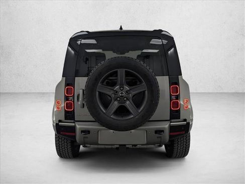 Used 2025 Land Rover Defender 110 X-Dynamic SE image 8