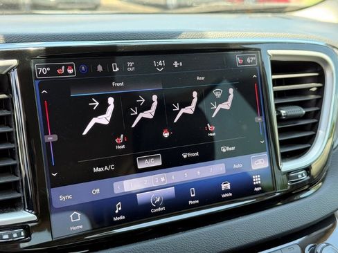 Used 2023 Chrysler Pacifica Touring-L FWD image 28
