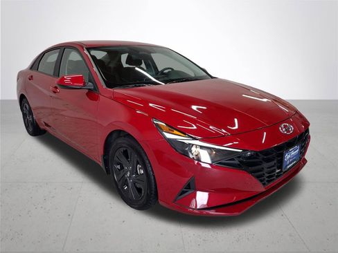 Used 2023 Hyundai Elantra Blue image 4