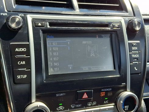 Used 2014 Toyota Camry SE image 16