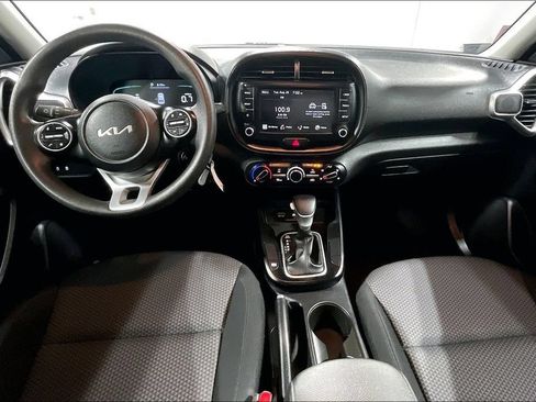 Used 2023 Kia Soul LX w/ LX Technology Package FWD image 18