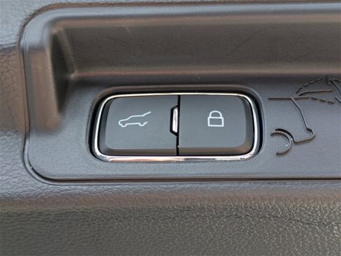 Used 2025 Ford Explorer Platinum image 14