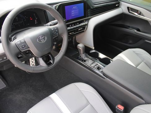 Used 2026 Toyota Camry SE w/ Convenience Package AWD/4WD image 2
