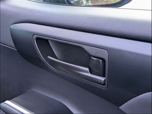 Certified 2025 Toyota Highlander LE FWD image 31
