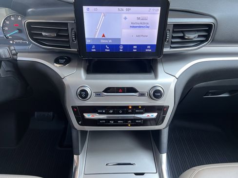 Used 2022 Ford Explorer XLT w/ Equipment Group 202A image 25