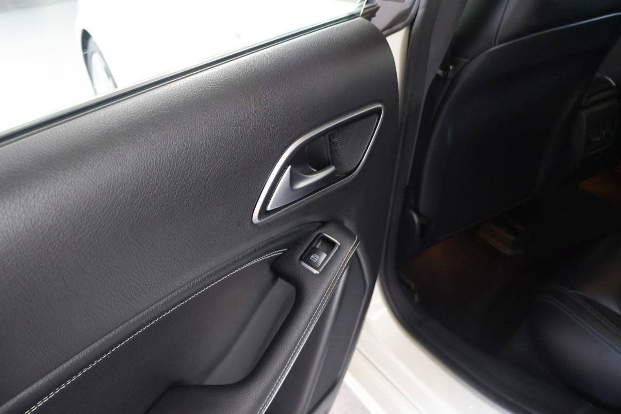 Used 2018 Mercedes-Benz CLA 250 4MATIC image 23
