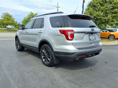 Used 2018 Ford Explorer XLT w/ Equipment Group 202A AWD/4WD image 7