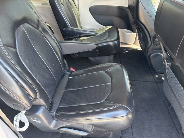 Used 2024 Chrysler Pacifica Touring-L FWD image 26