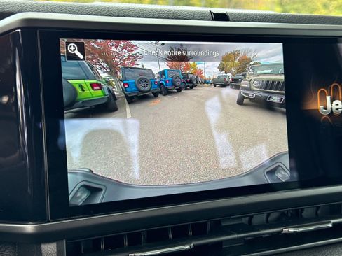 New 2025 Jeep Gladiator Sport image 26