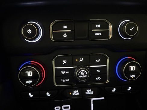 Used 2021 Chevrolet Tahoe LT w/ LT Signature Package image 19