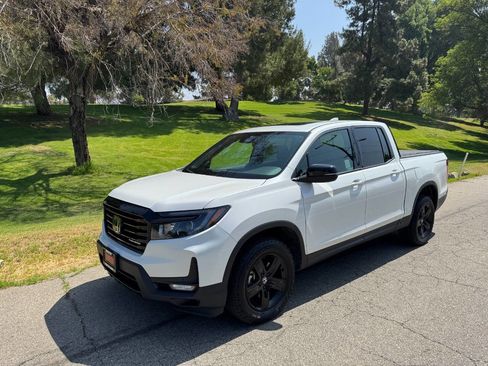 Used 2023 Honda Ridgeline Black Edition image 2