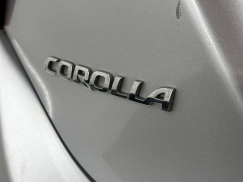 Used 2017 Toyota Corolla LE FWD image 8