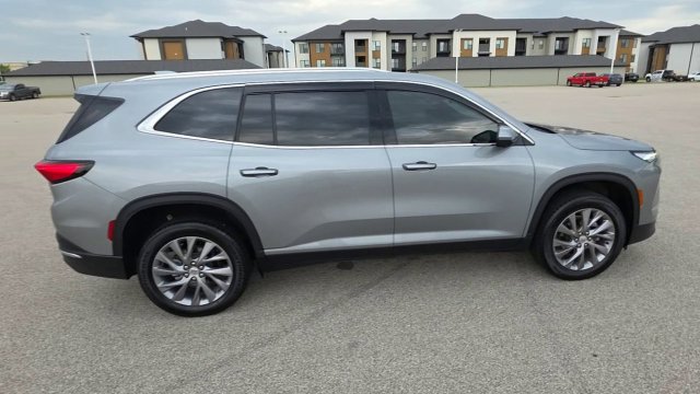 Used 2025 Buick Enclave Preferred FWD image 2