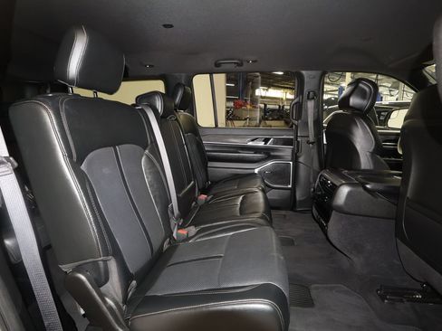 Used 2024 Jeep Wagoneer L Series II w/ Flexible Seating Group AWD/4WD image 27
