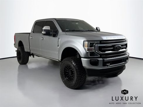 Used 2022 Ford F350 Platinum w/ FX4 Off-Road Package AWD/4WD image 3