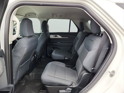 Used 2025 Ford Explorer Active AWD/4WD image 8
