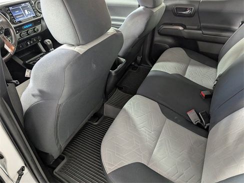 Used 2022 Toyota Tacoma TRD Off-Road image 15