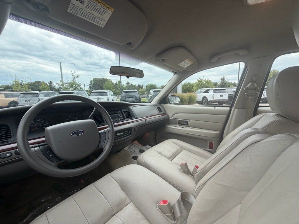 Used 2011 Ford Crown Victoria LX w/ Comfort Appearance Pkg RWD image 8