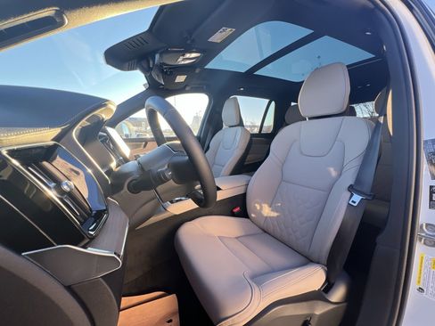 New 2026 Volvo XC90 B6 Plus w/ Protection Package Premier image 13