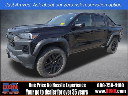 Used 2025 Chevrolet Colorado Trail Boss w/ Midnight Edition AWD/4WD image 3
