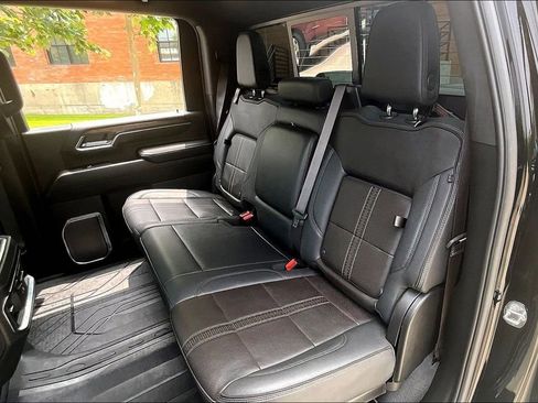 Used 2024 Chevrolet Silverado 2500 High Country w/ High Country Premium Package AWD/4WD image 34