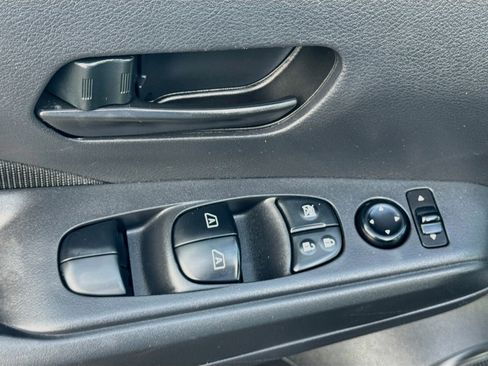 Used 2022 Nissan Kicks S FWD image 17
