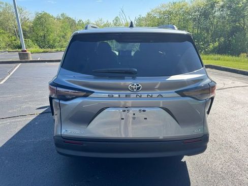 New 2026 Toyota Sienna XLE AWD/4WD image 4
