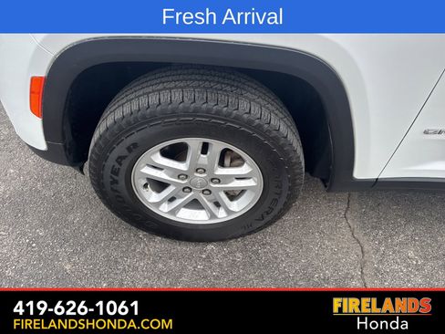 Used 2023 Jeep Grand Cherokee Laredo image 10