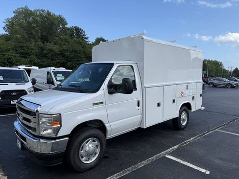 New 2027 Ford E-350 and Econoline 350 Super Duty w/ Power Equipment Group RWD image 3