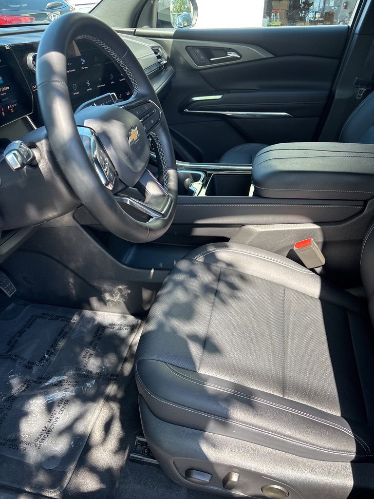 Used 2026 Chevrolet Traverse LT AWD/4WD image 11