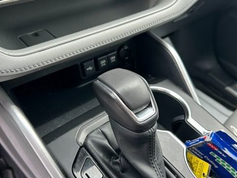 Used 2021 Toyota Highlander XLE image 30