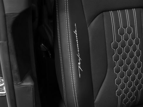 Used 2023 Lamborghini Urus Performante AWD/4WD image 24