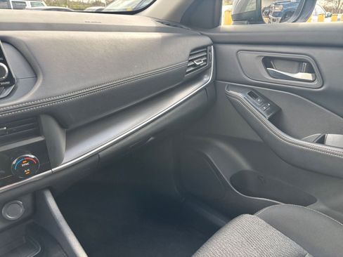 Used 2025 Nissan Rogue SV FWD image 37