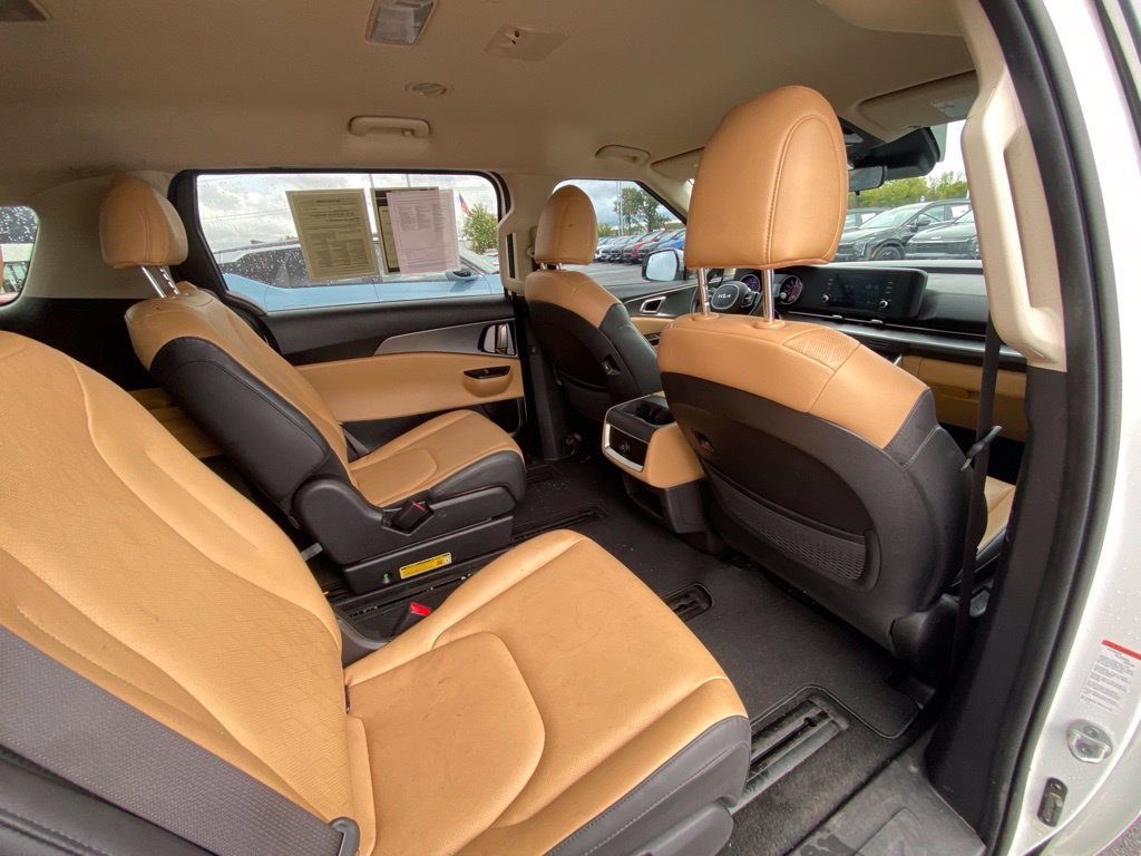 Certified 2024 Kia Carnival LX FWD image 26