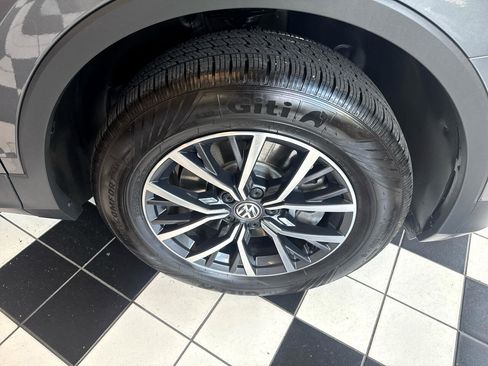 Used 2019 Volkswagen Tiguan S image 10
