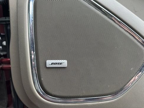 Used 2020 Chevrolet Suburban Premier image 11