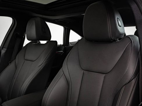 Used 2025 BMW M440i image 21